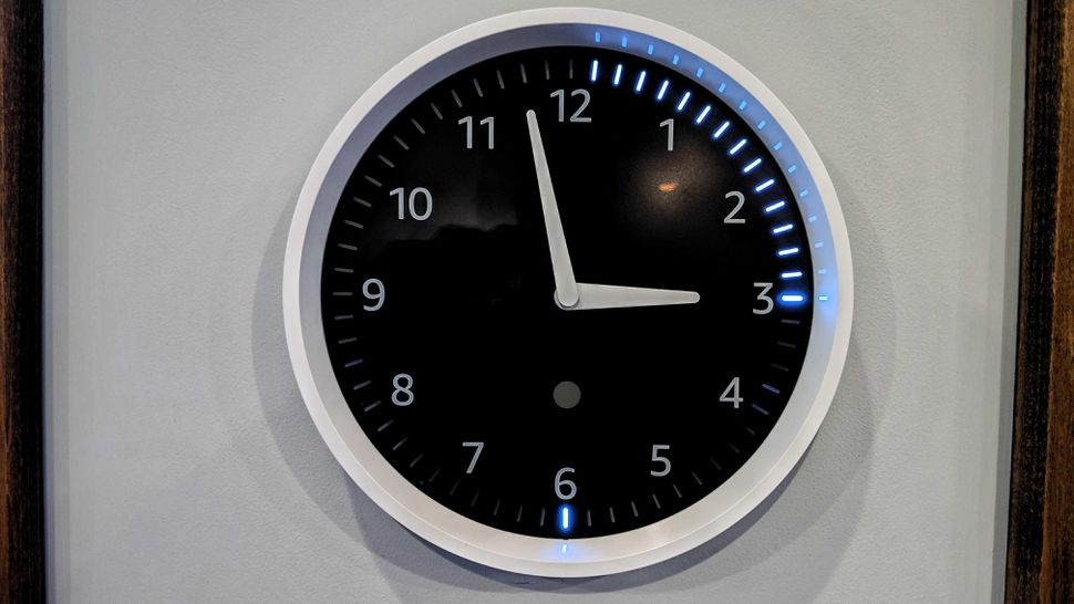 Amazon para la venta de su Echo Wall Clock por problemas de