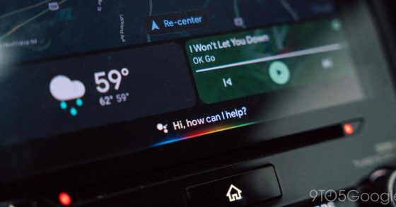 Android Auto presenta una interfaz actualizada de Google Assistant para las interacciones por voz, que recuerda al diseño de Siri.